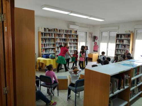 AYER SE CELEBRÓ EL CUENTACUENTOS EN LA BIBLIOTECA DE VALDILECHA