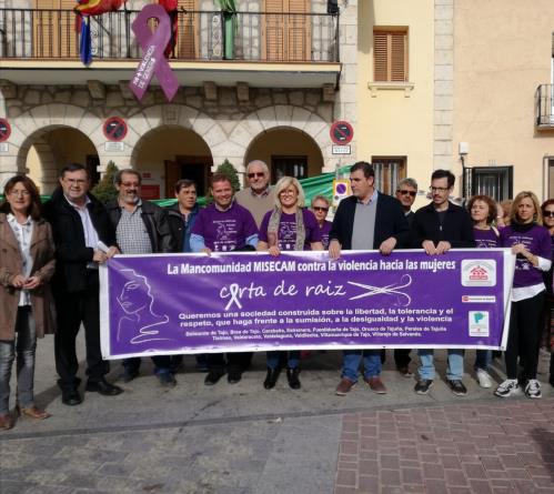 Emotivo homenaje a las  víctimas de la Violencia de Género en Valdilecha.